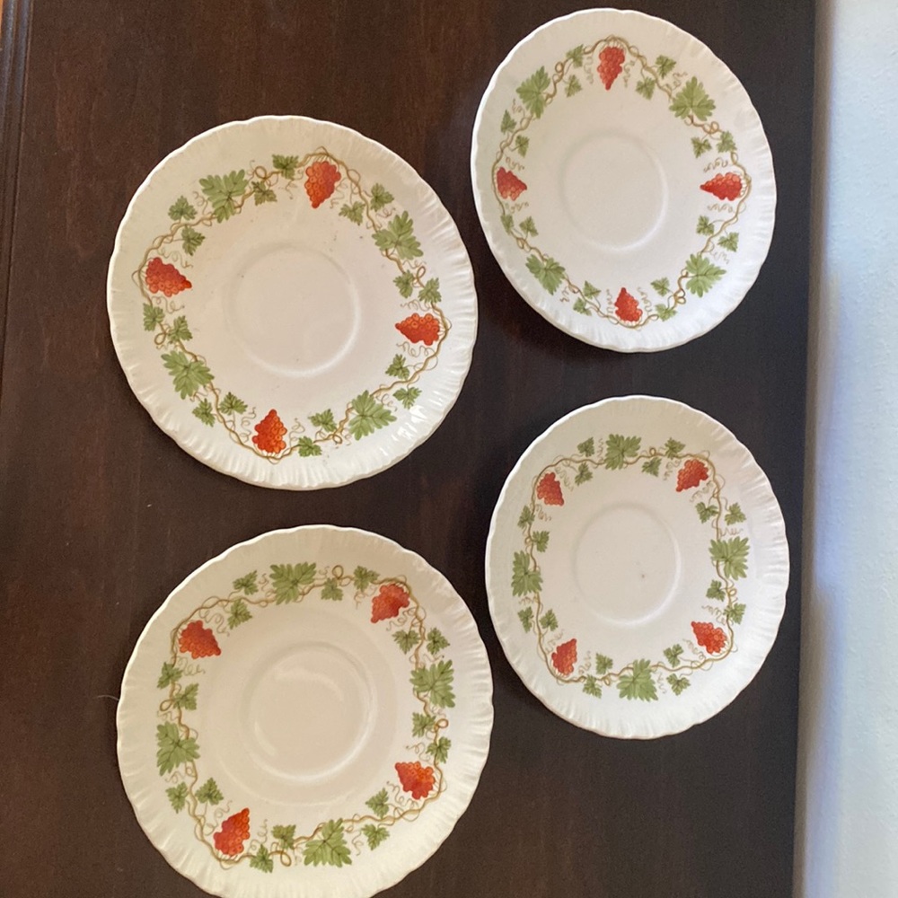 WEDGWOOD Bacchus Red Grapes Green Leaves & Vines ~ England ~ Saucers